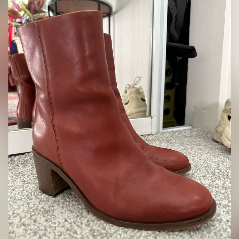 BOOTS ANTHROPOLOGIE ANKLE POLISHED RED BROWN 6 / 36